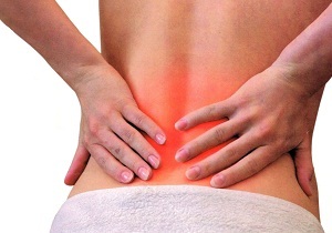 чому з'являється біль в спині в області попереку