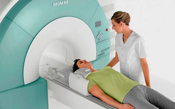 Проведення МРТ для діагностики остеохондрозу